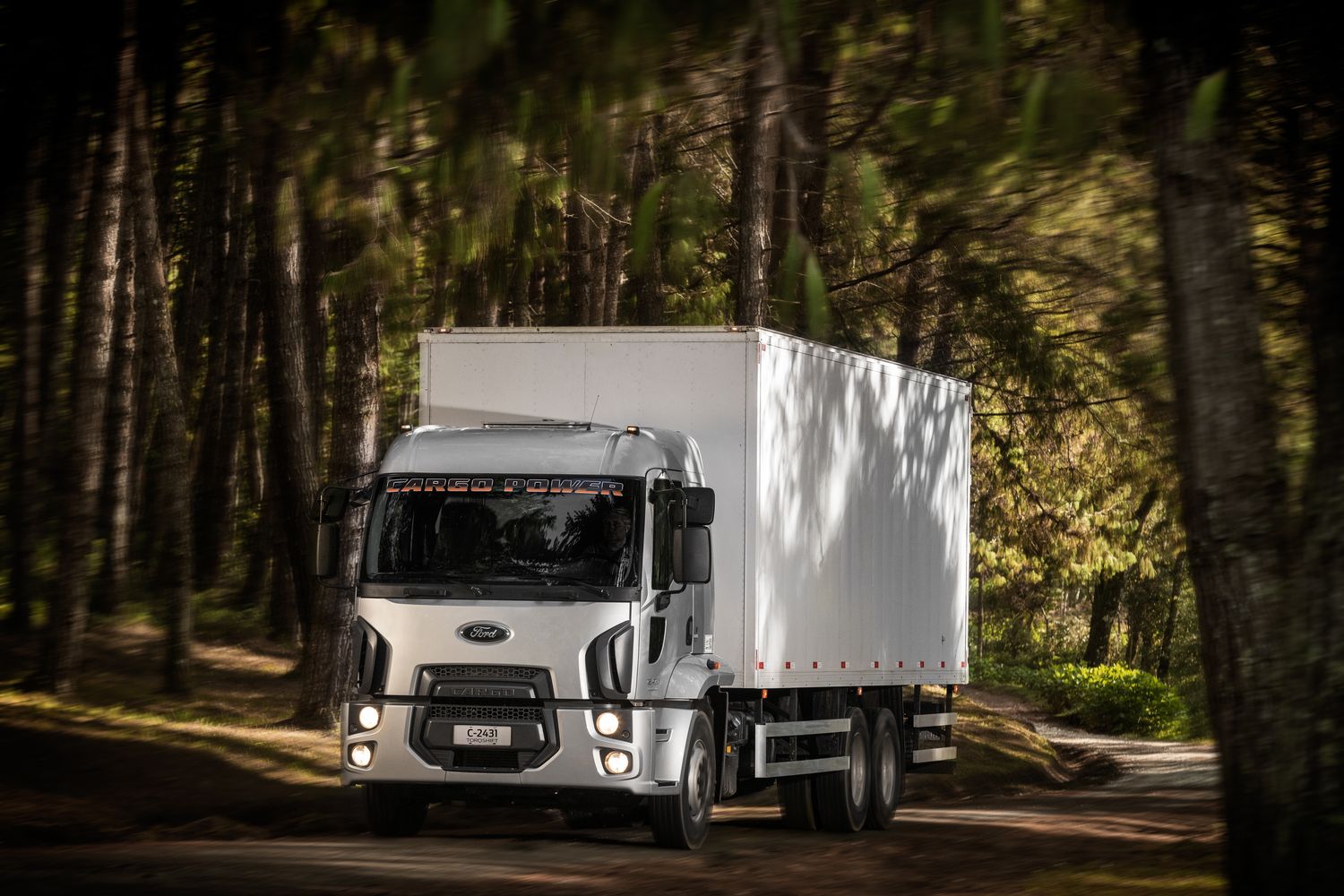 Ford Caminhões lança caminhões médios mais potentes e fortes