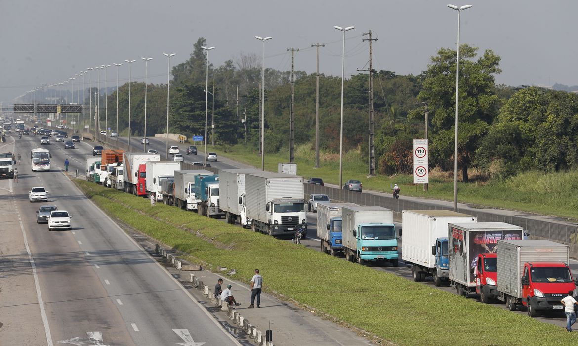 Governo certifica novos pontos de parada e descanso para motoristas de caminhões e ônibus