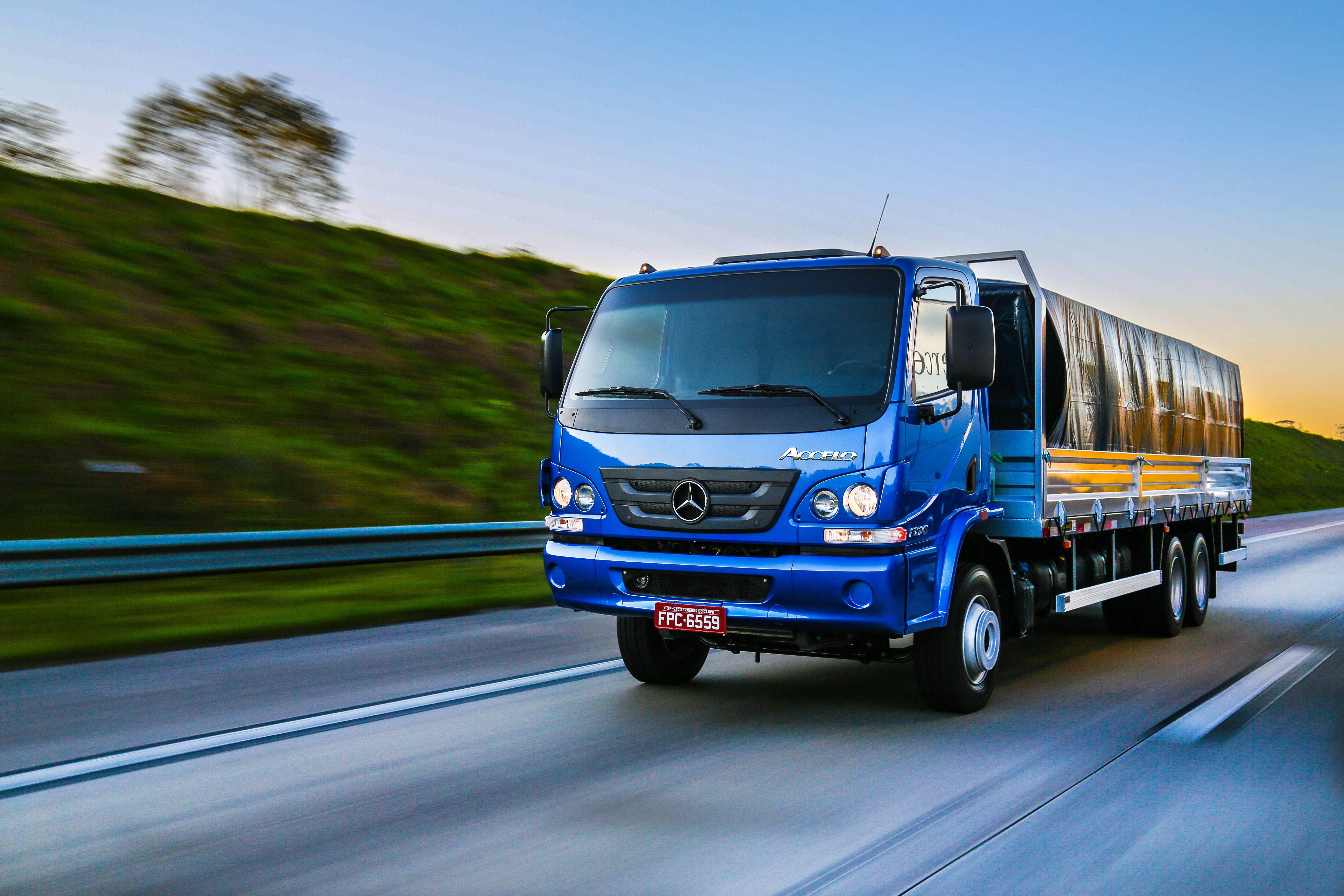 Teste: Com uma relação mais longa, Mercedes-Benz Accelo 1316 está preparado para o uso misto