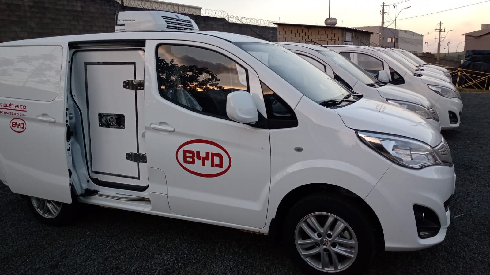 BYD lança versão do eT3 refrigerada