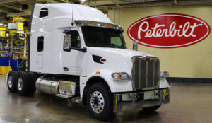 Cabine UltraLoft da Peterbilt está no modelo 567