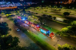 Mercedes-Benz Actros forma a Caravana Iluminada de Natal