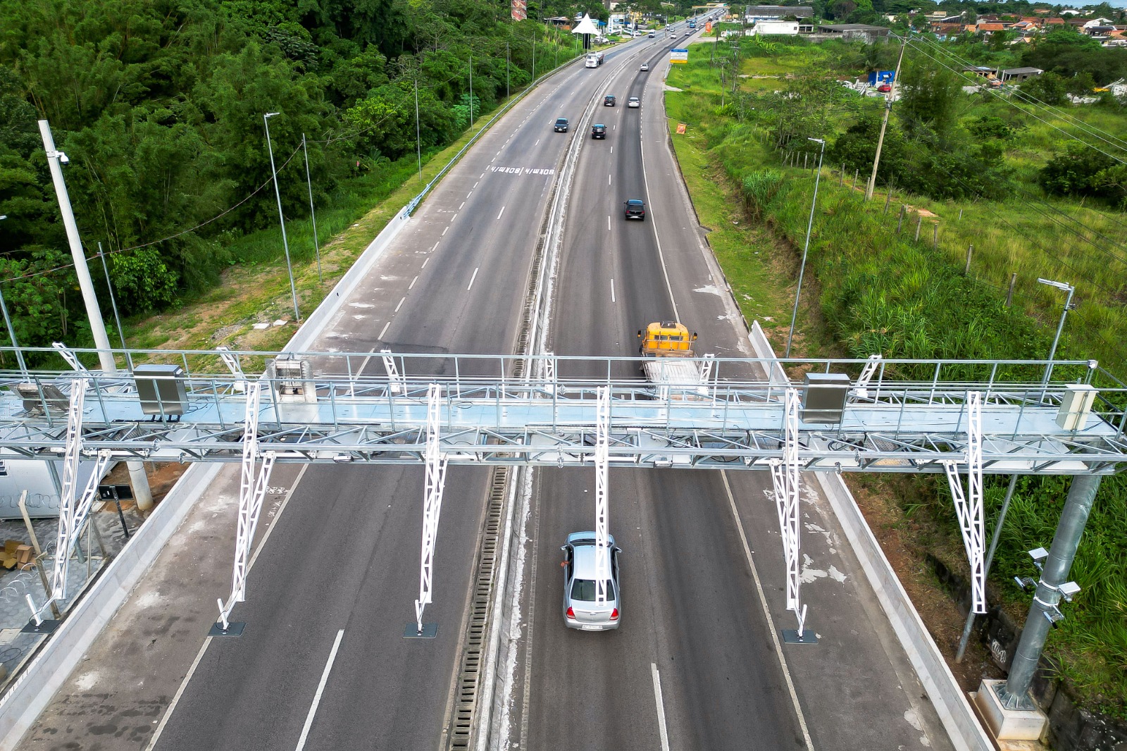 Rodovias paulistas têm 1,3 mil pontos abastecidos por energia solar