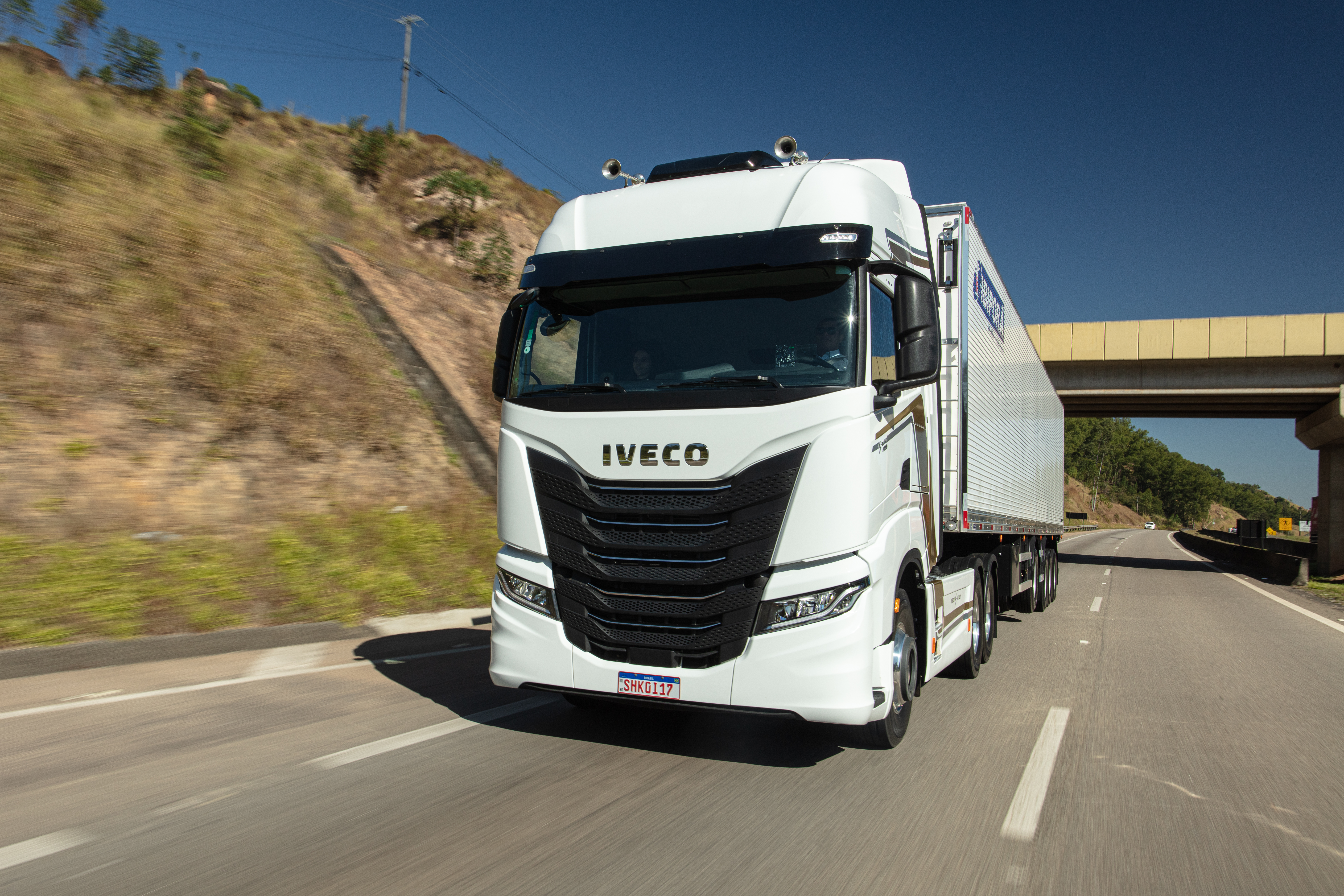 Iveco S-Way está preparado para brigar por espaço nos pesado