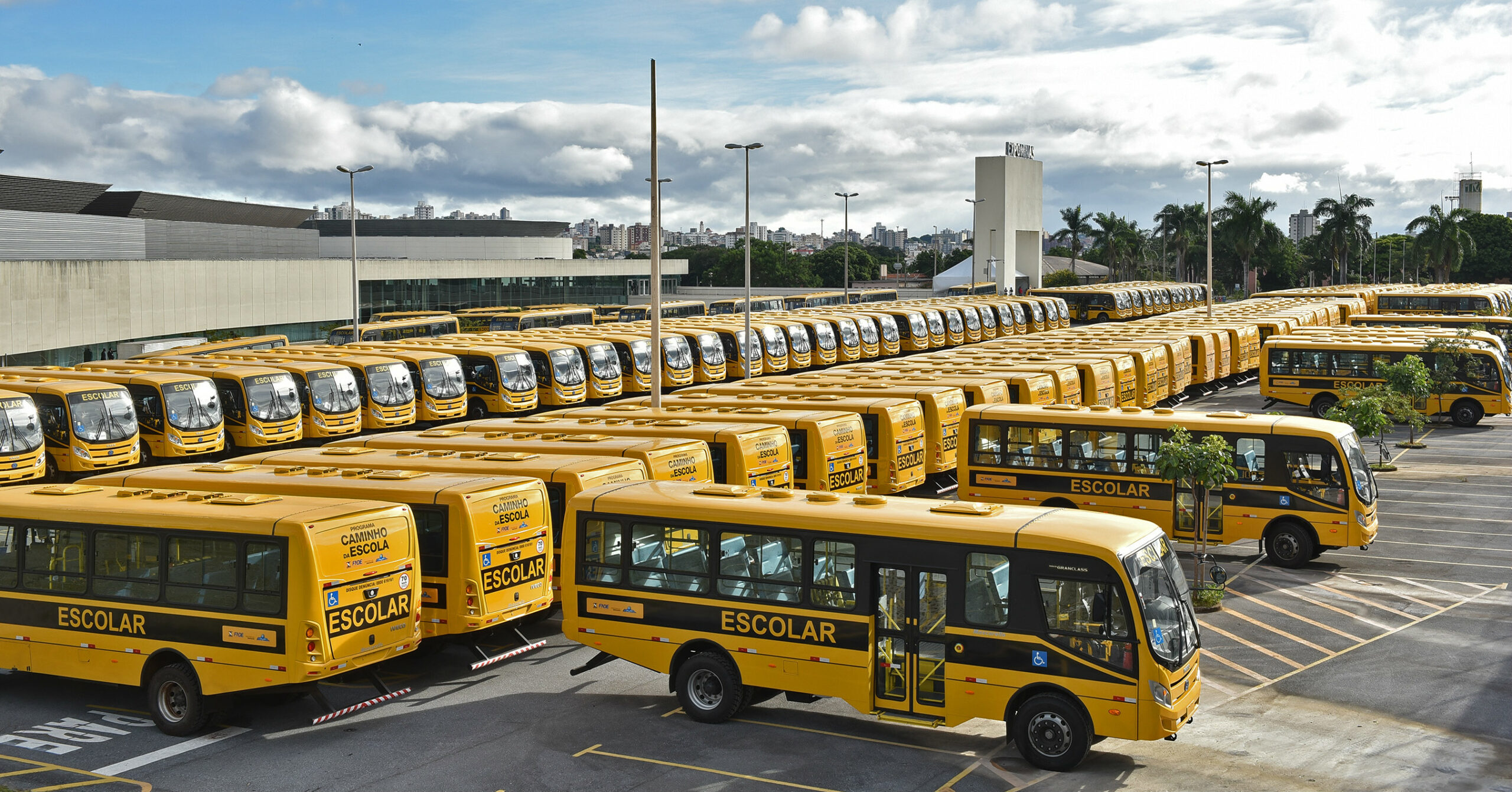 Iveco vai produzir 7,1 mil ônibus para o Programa Caminho a Escola