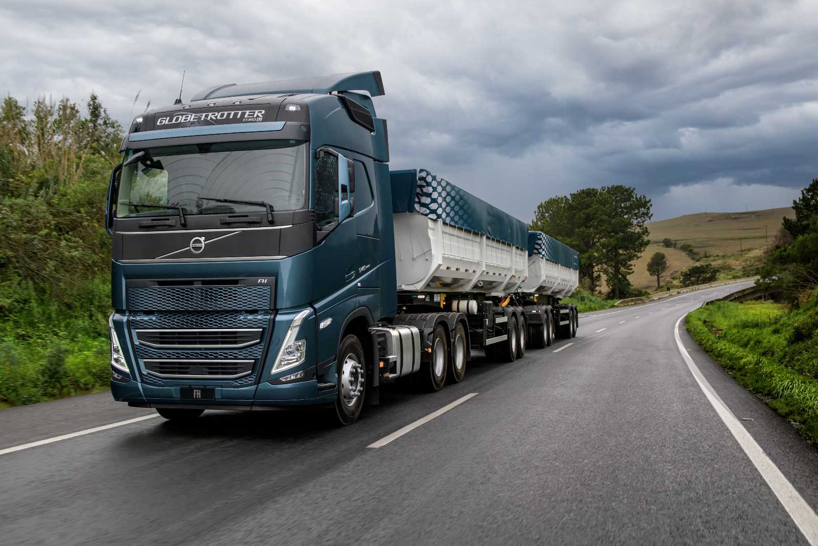 Volvo FH B100 começa a ser comercializado no Brasil