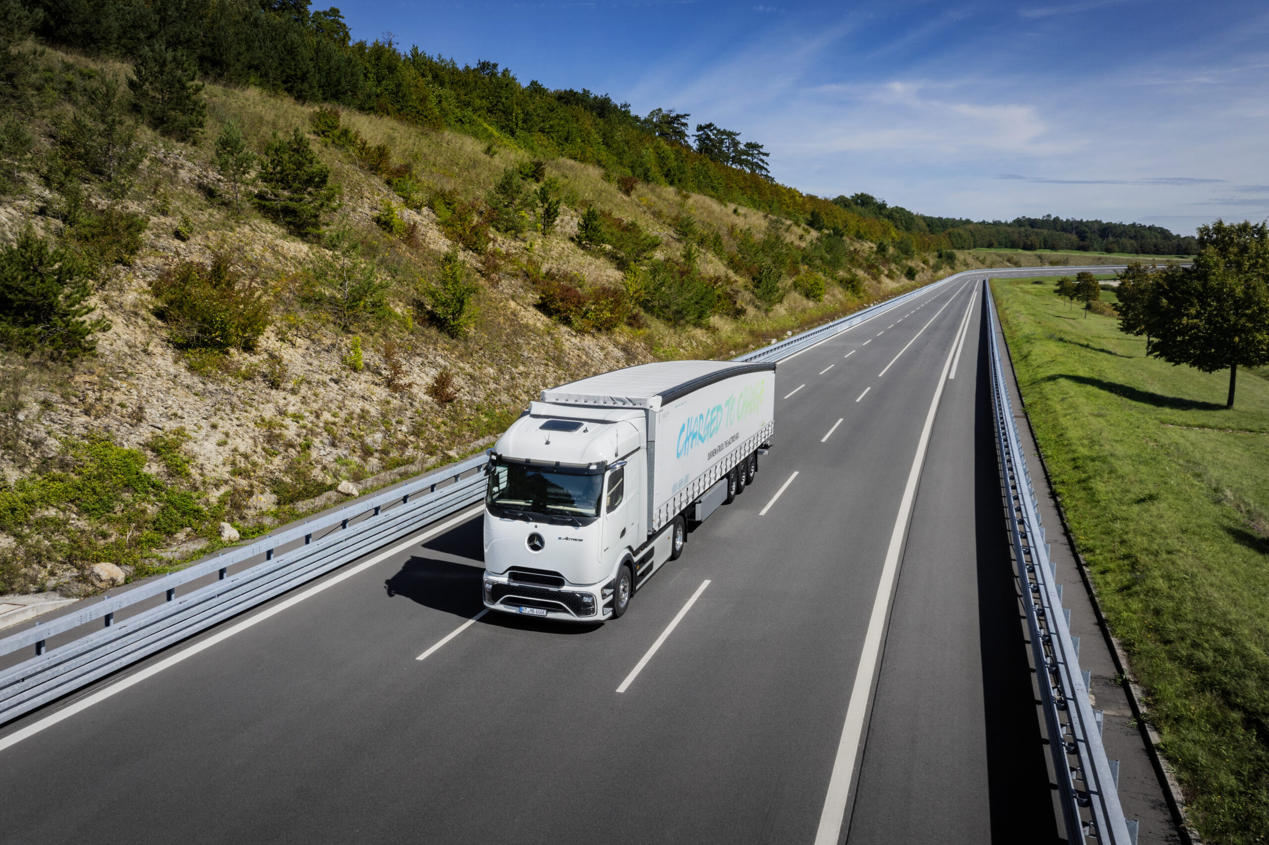 Mercedes-Benz eActros a bateria vai rodar 13 mil km em testes