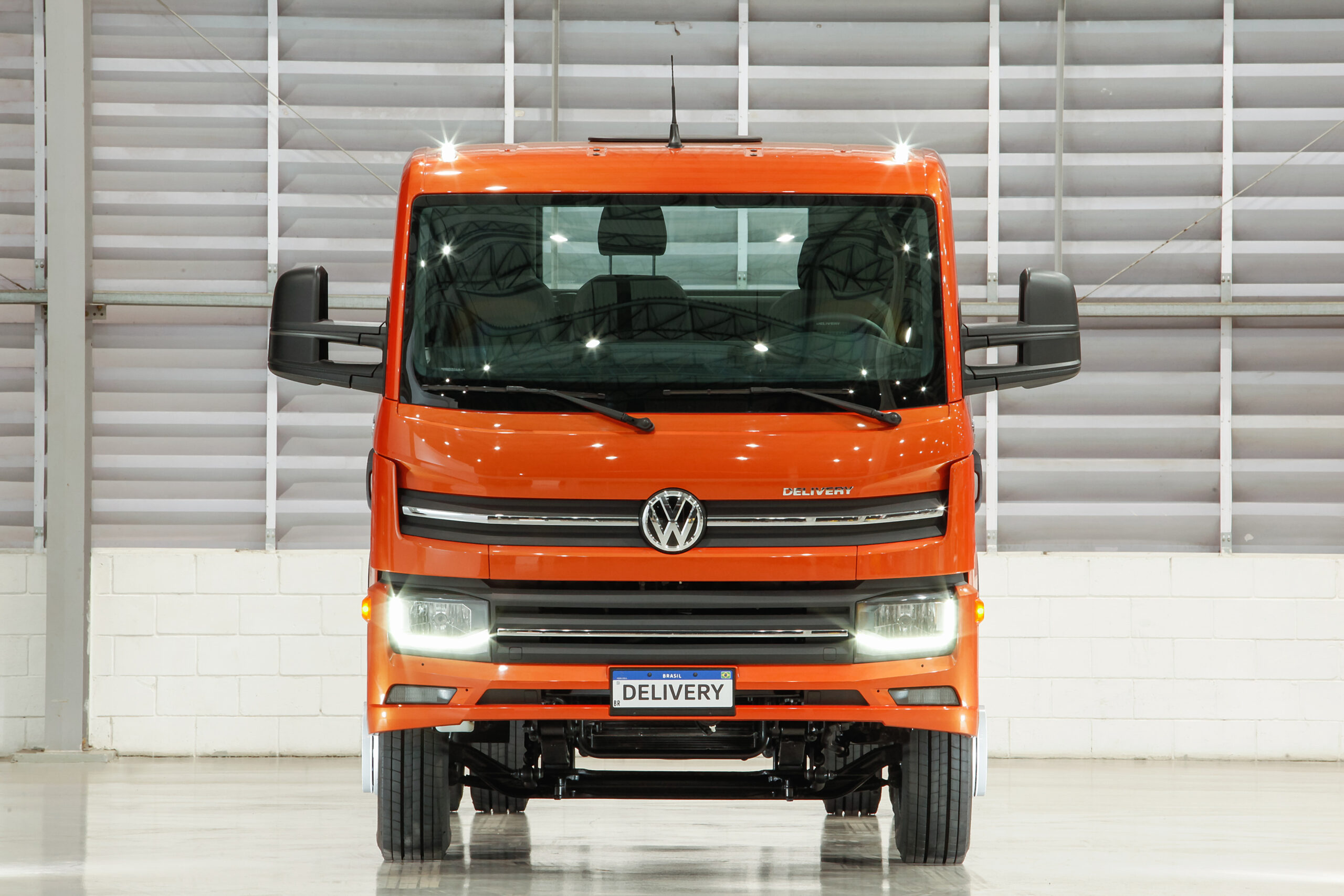 Volkswagen tem vantagem, mas Mercedes-Benz reage nas vendas de médios