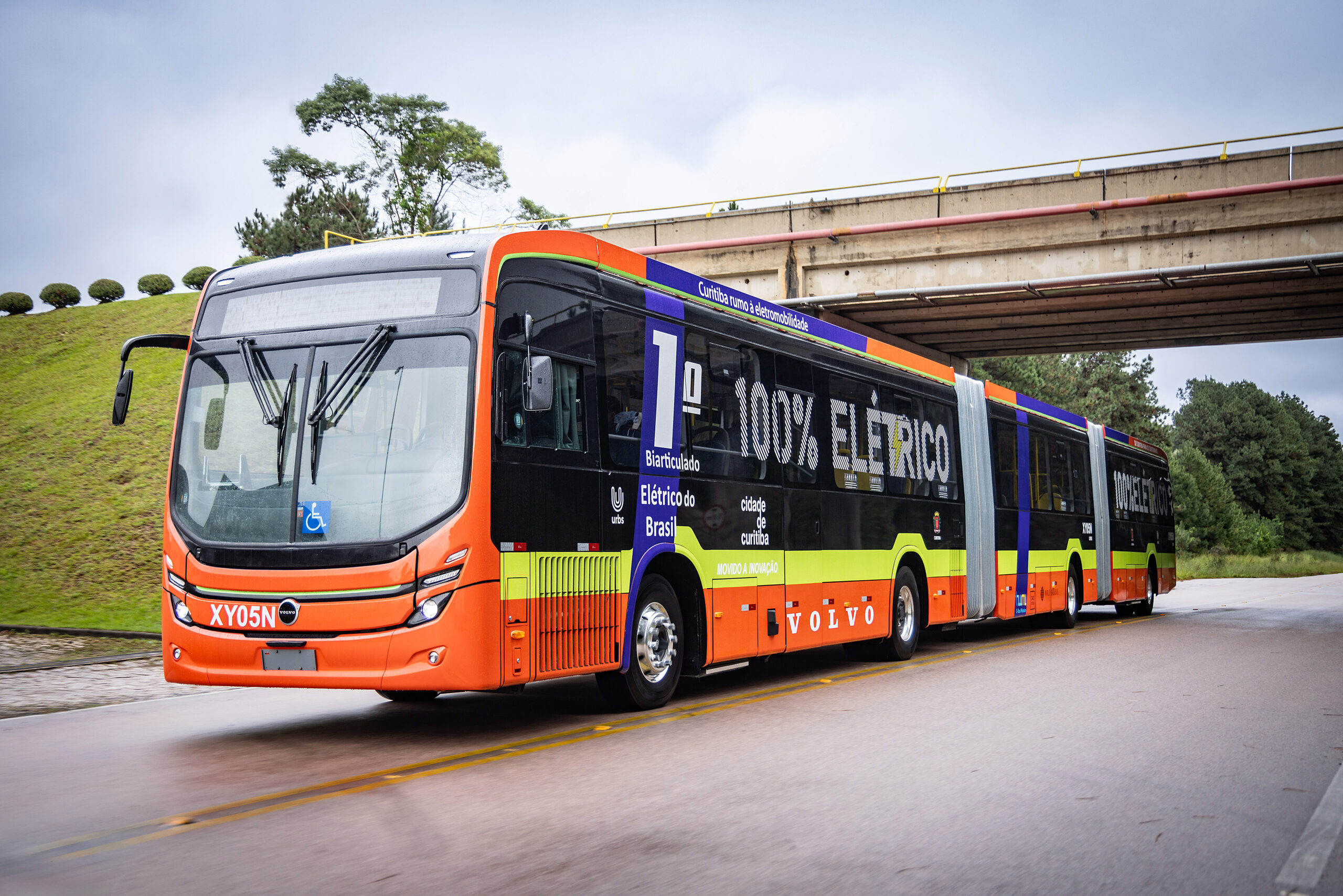 Volvo inicia programa de validação do ônibus biarticulado elétrico