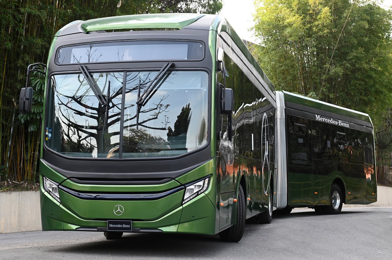 Mercedes-Benz pode trazer novas versões do ônibus elétrico eO500U