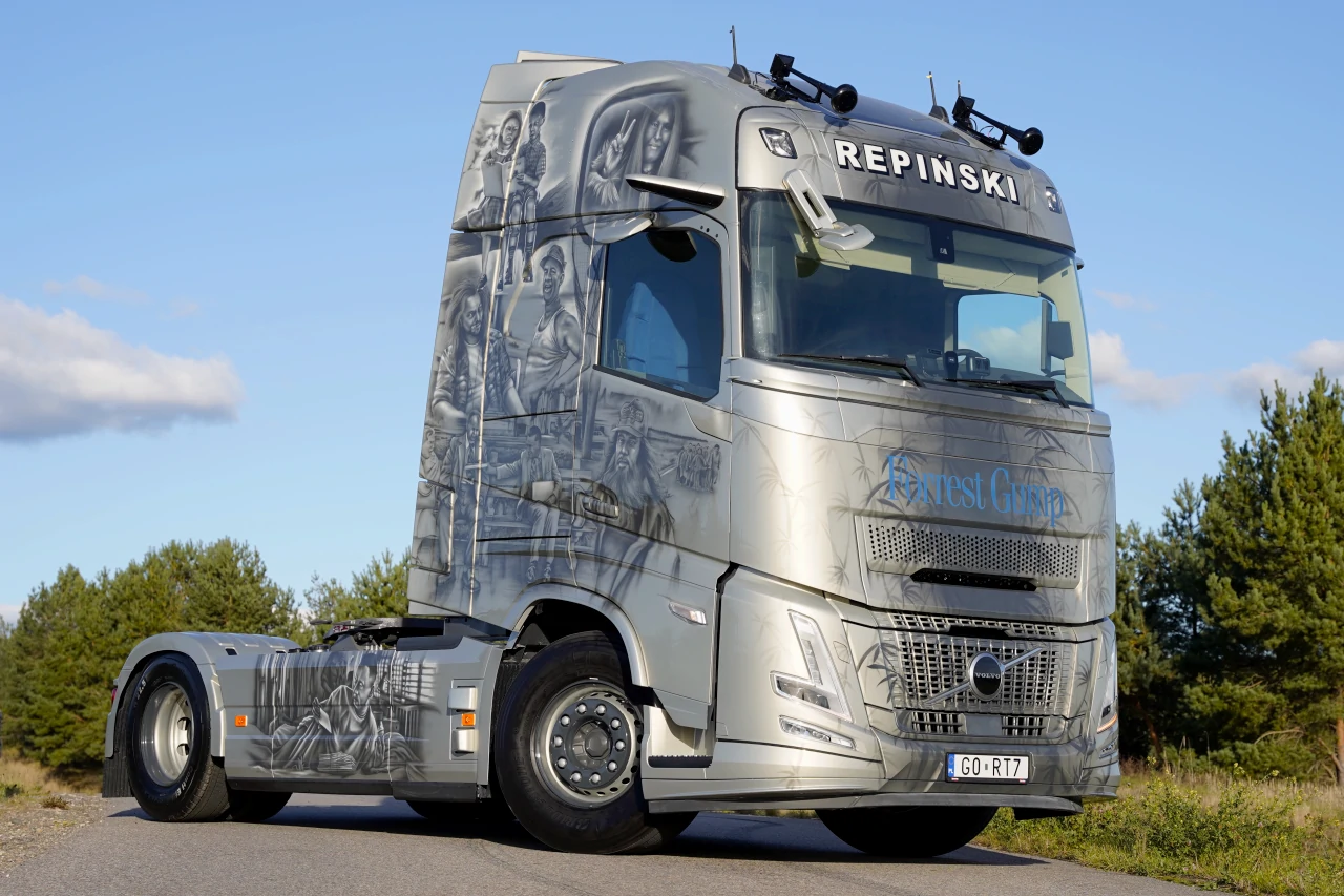 Volvo FH Aero é estilizado com o tema do filme Forrest Gump