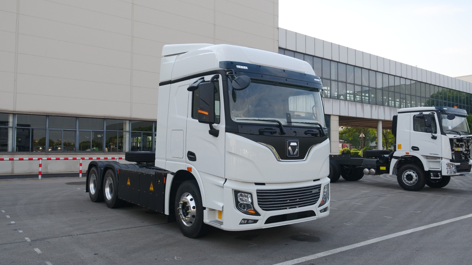 XCMG lançará na Fenatran o E7-80T, caminhão elétrico de 747 cv