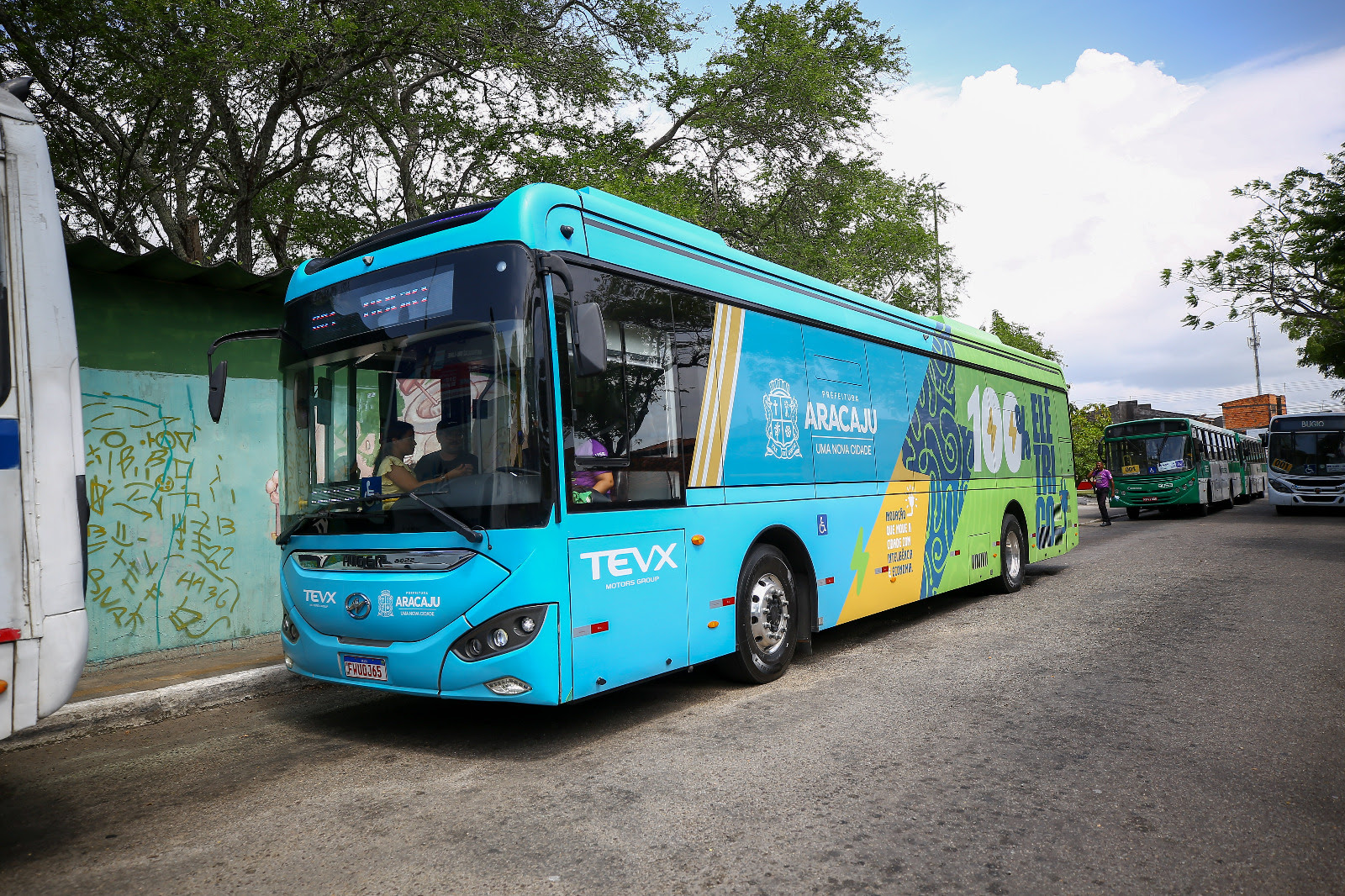 Cidade de Aracaju inicia primeira operação com ônibus elétrico da TEVX Higer