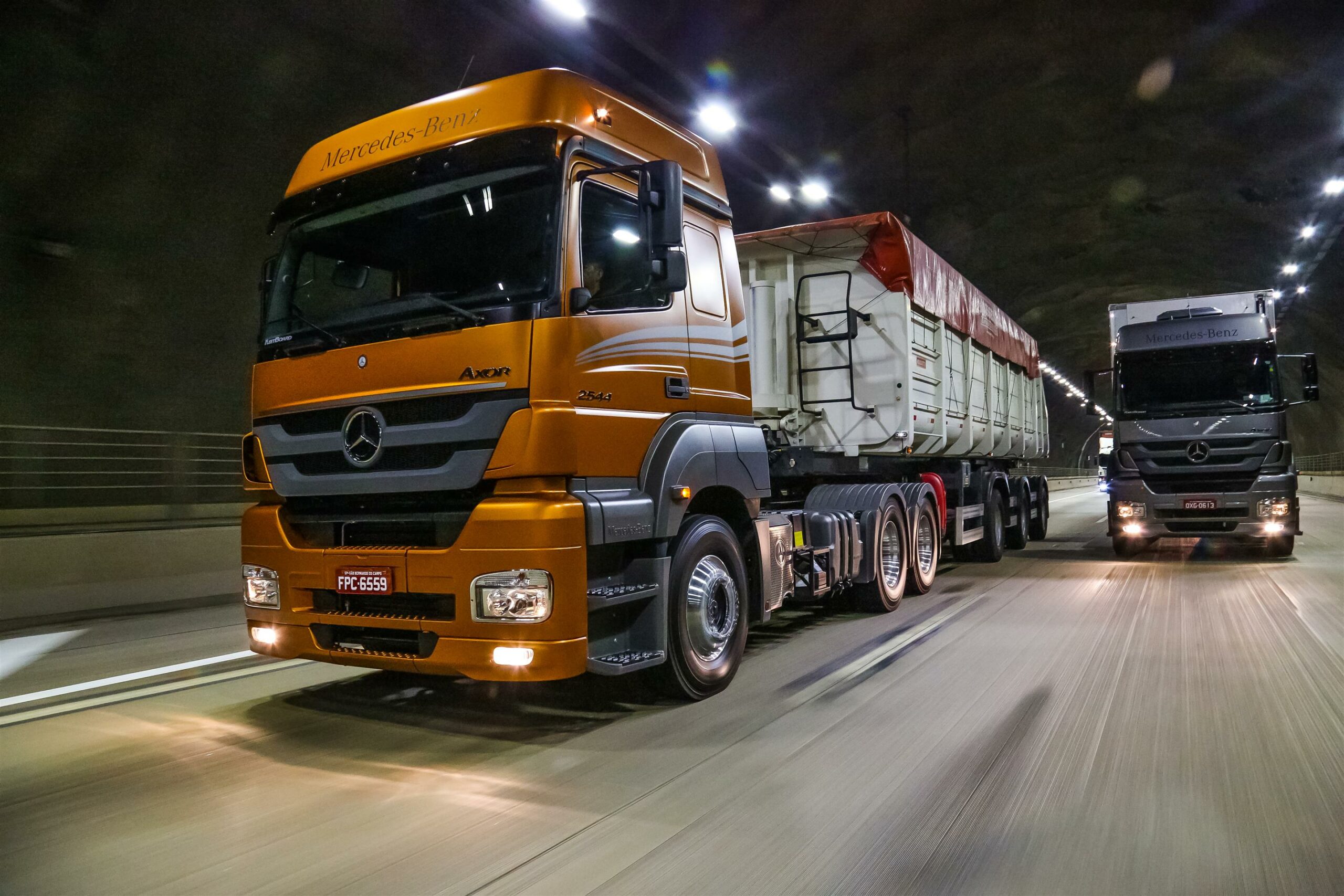 Venda de caminhões usados cai em janeiro, e Mercedes é a marca mais emplacada