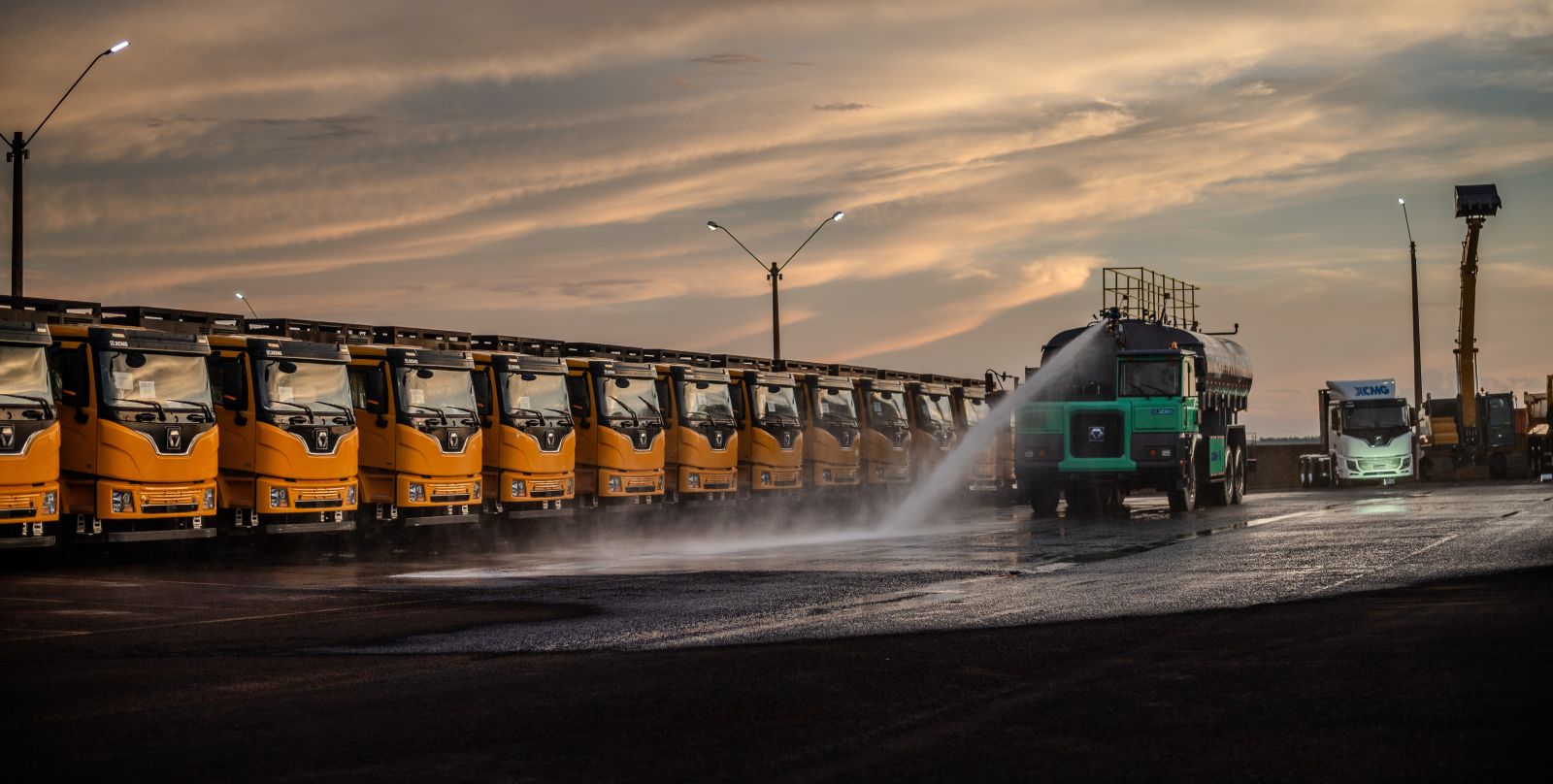 XCMG lança dois caminhões pipas elétricos no Brasil
