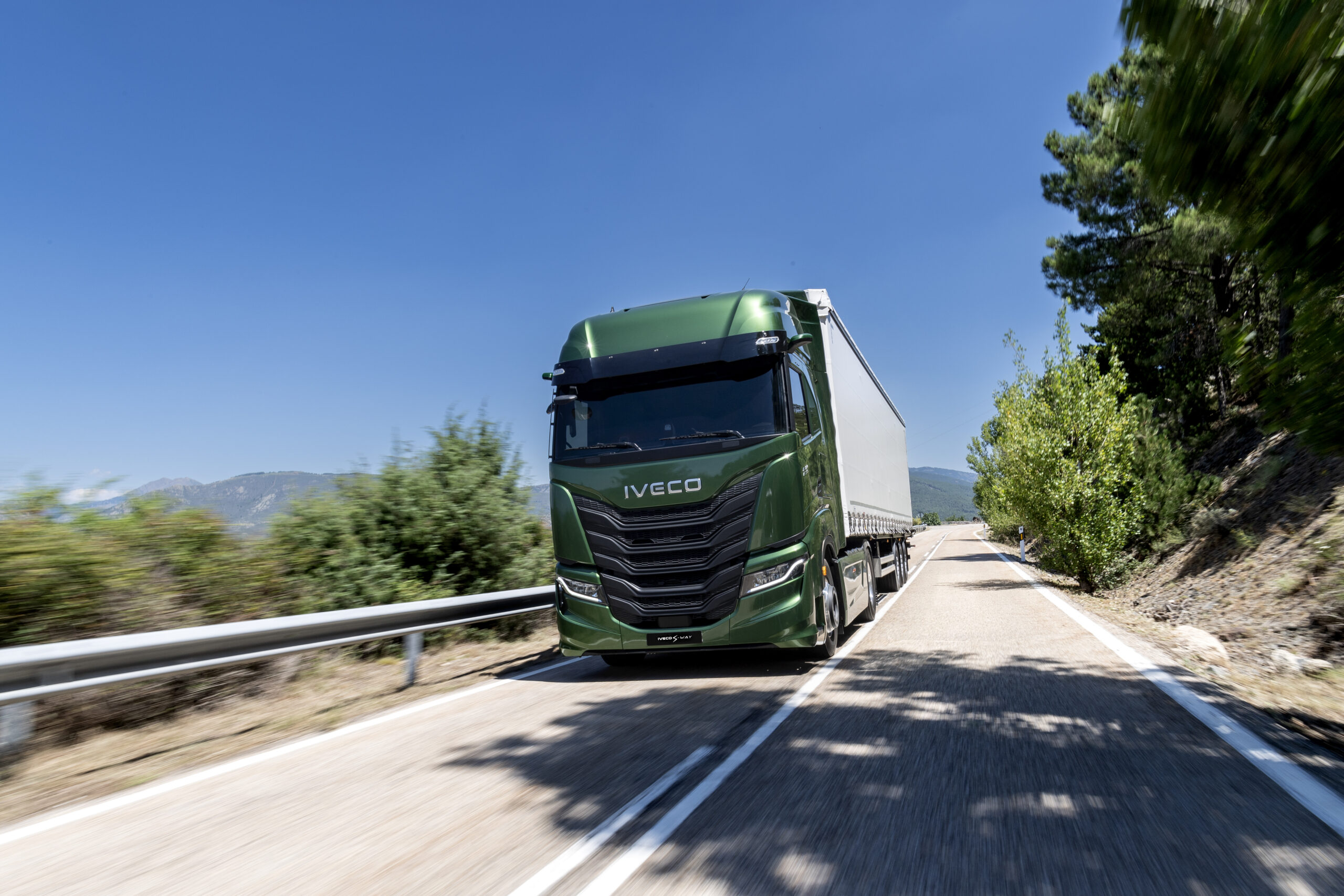 Iveco S-Way ganha 10 cv a mais e fica 10,5% mais econômico
