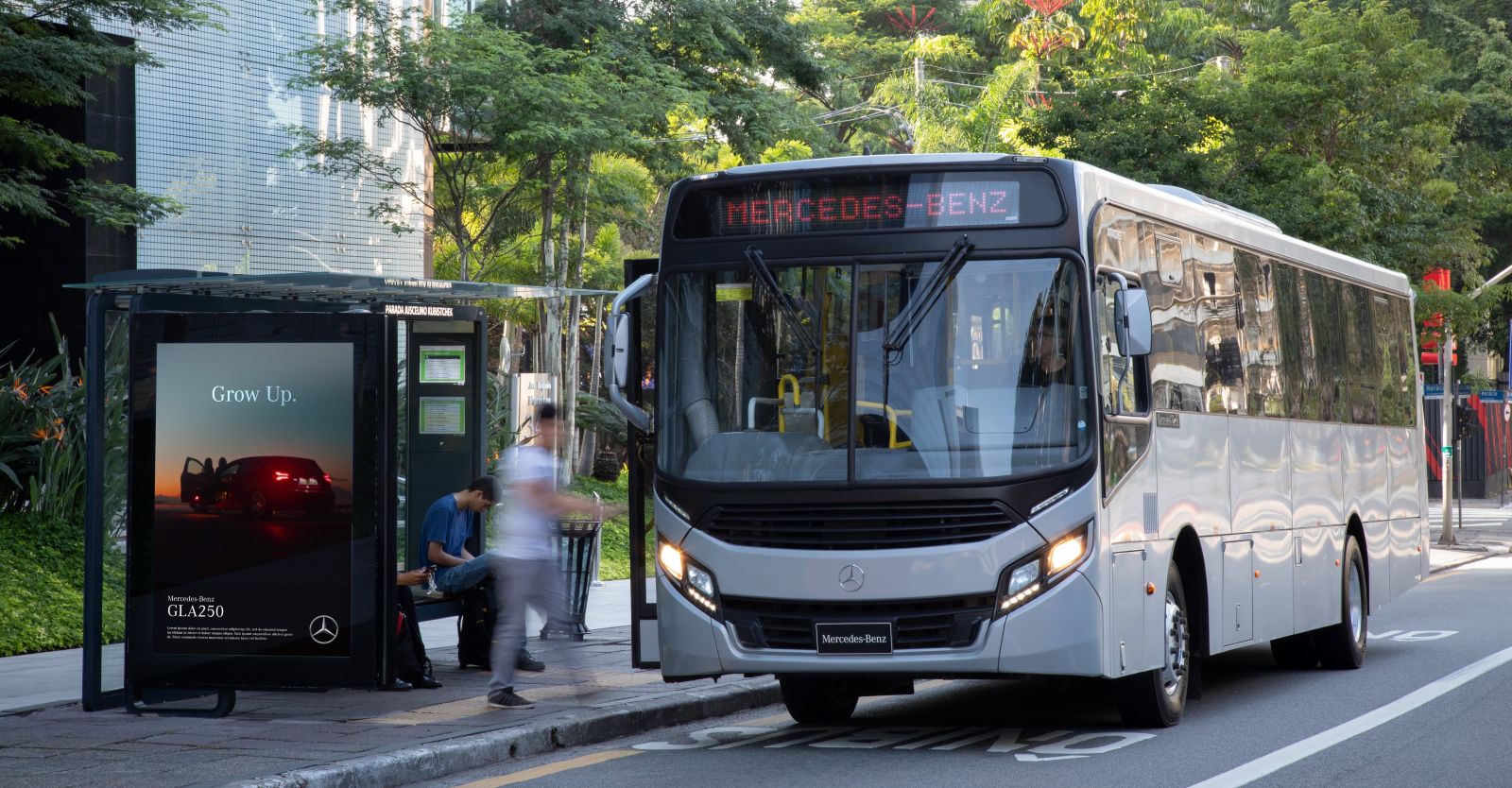 Mercedes-Benz é a marca que mais emplaca ônibus no bimestre; veja a lista