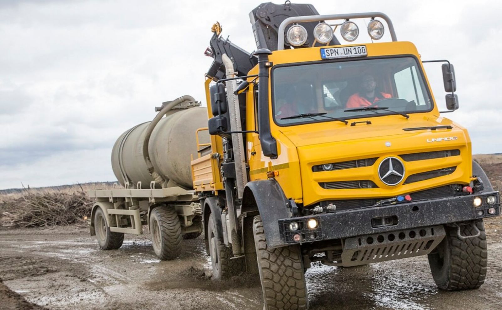 Mercedes-Benz Unimog chega com novidades na linha 2025