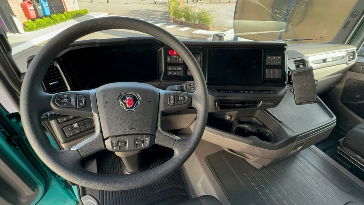Caminhões 6x2: Scania 460 R Super ou Volvo FH 460