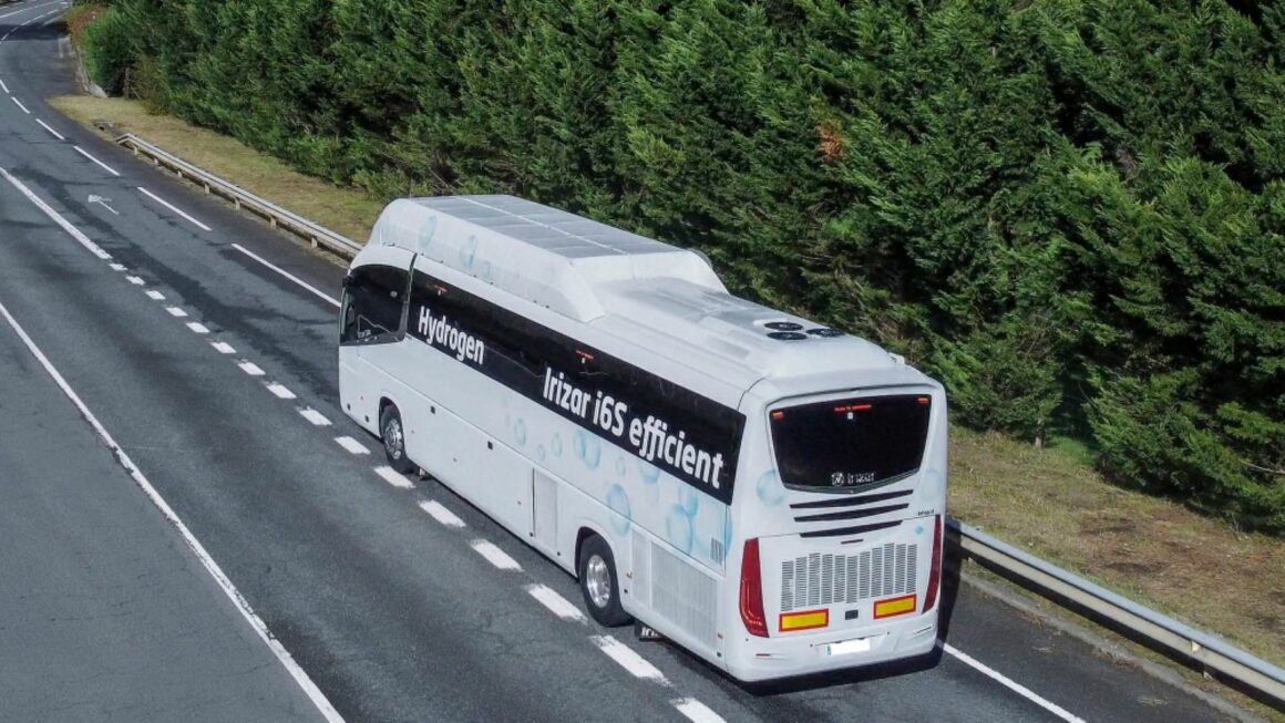 Ônibus Irizar percorre a maior distância com motor a hidrogênio