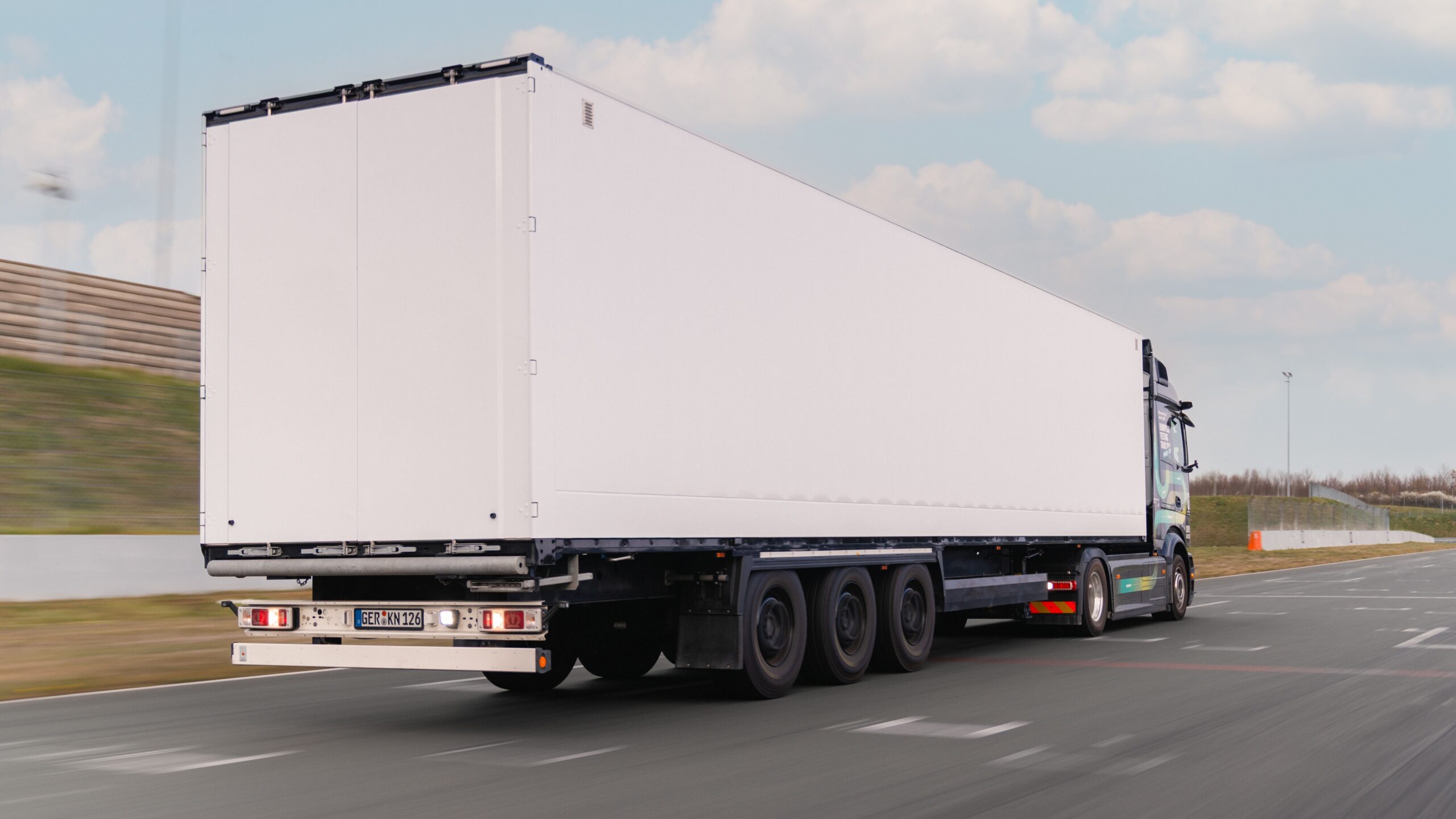 Mercedes-Benz. eActros 600, marcha ré