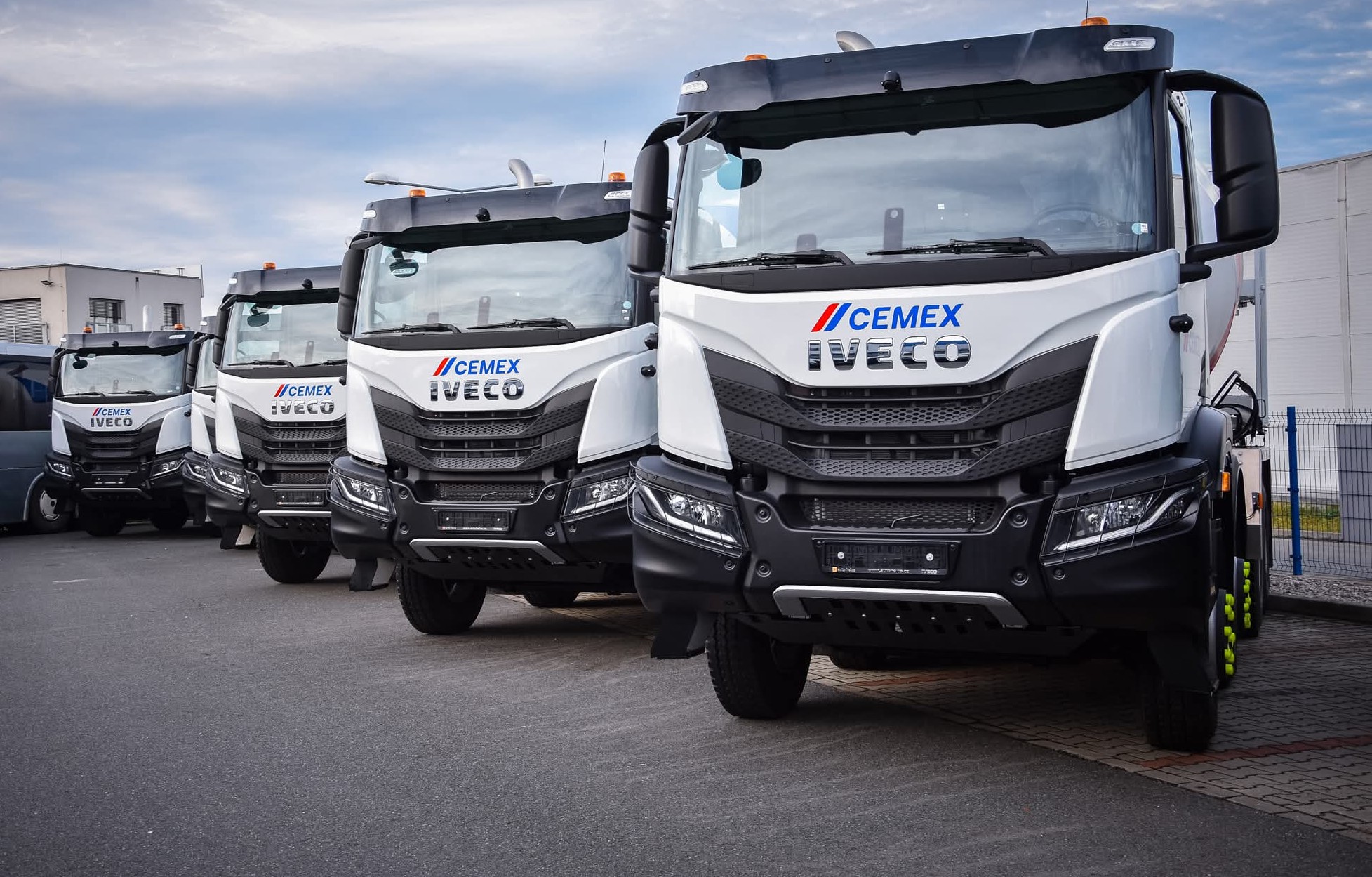 Cemex adota sistema que bloqueia uso de celular ao volante em frota