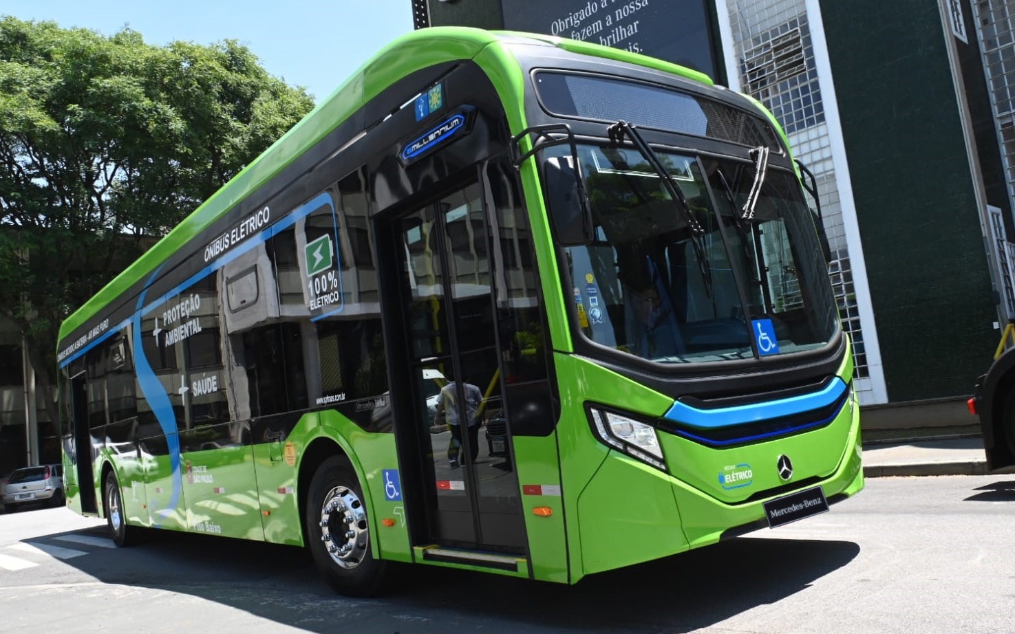 Mercedes-Benz, ônibus elétrico, eO500U