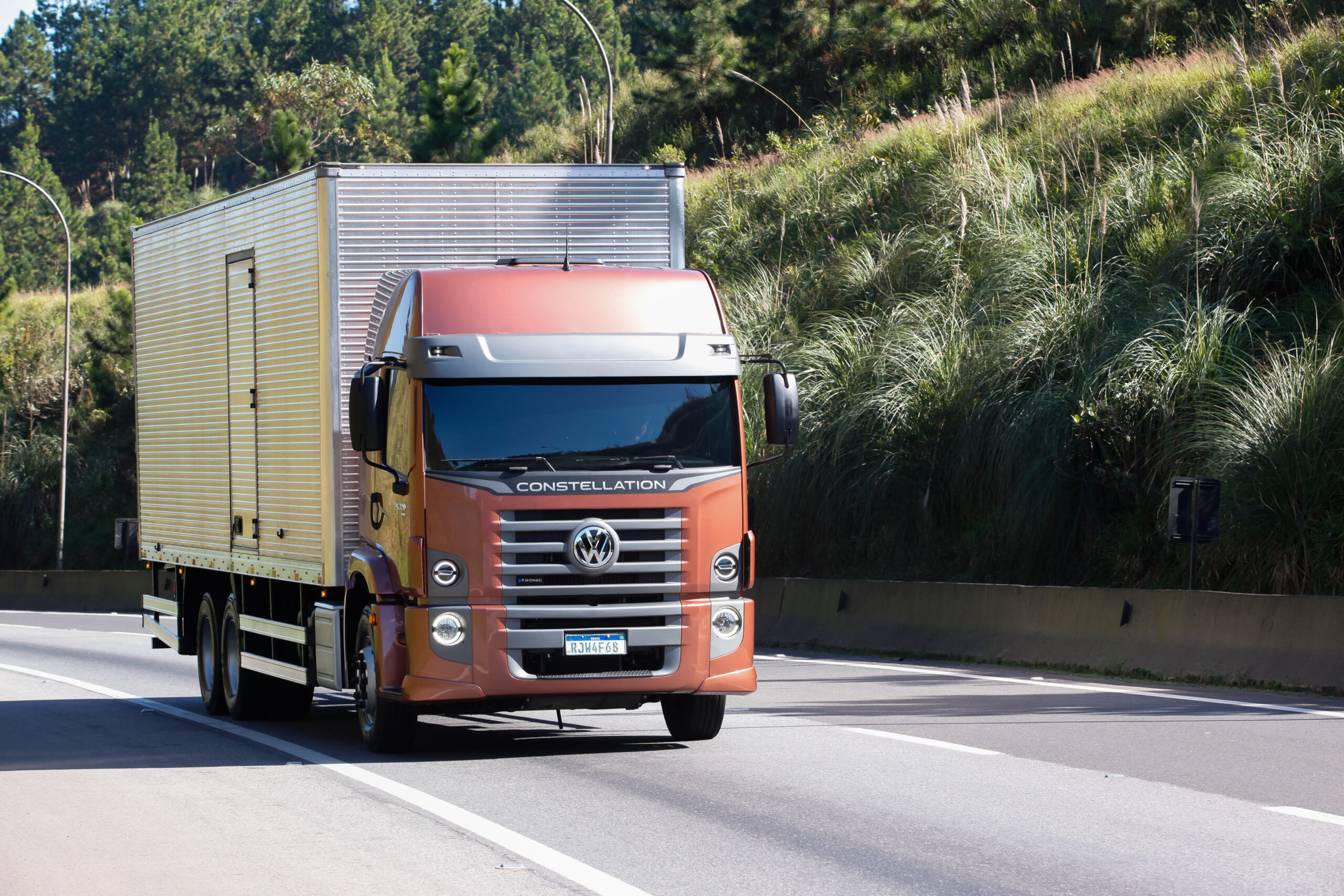Volkswagen Caminhões lidera como marca vendas de semipesados no País