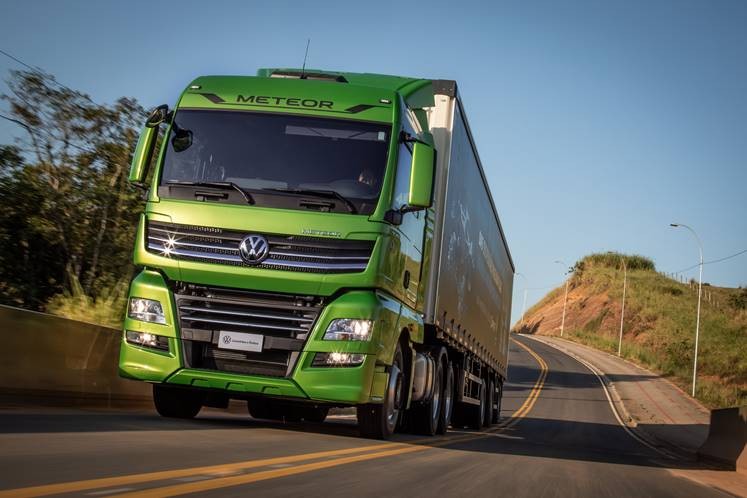Caminhões 6x2 para escolher: MB Actros 2548, VW Meteor 28.480 e Iveco S-Way 480