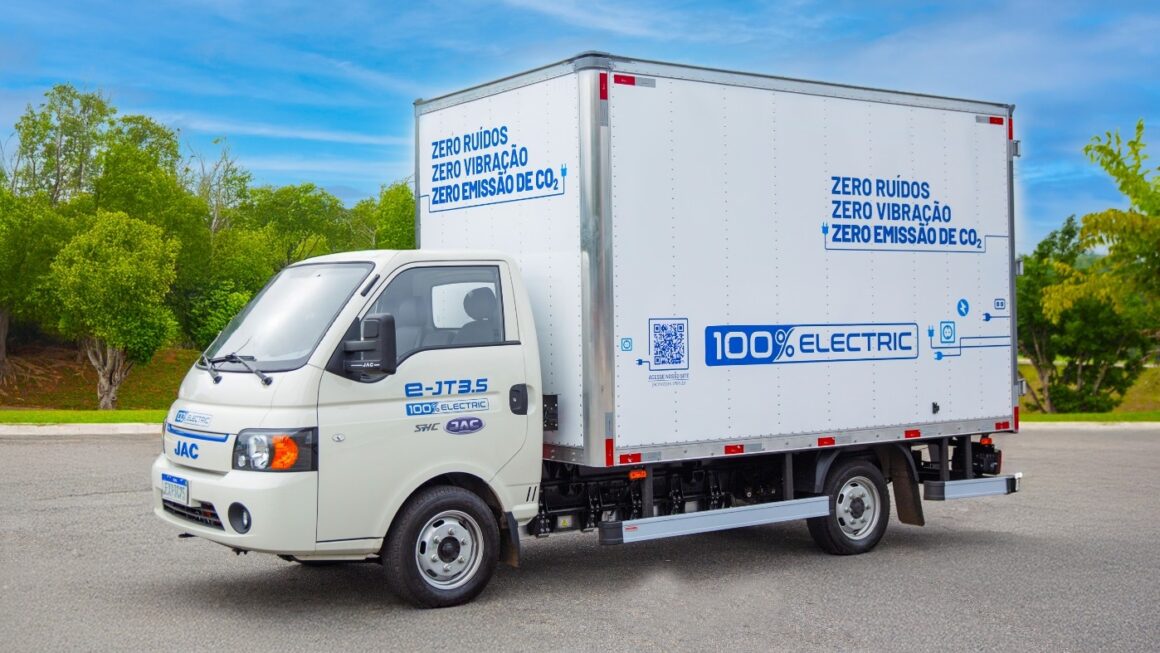 Novo caminhão elétrico JAC E-J T3,5 já está à venda no Brasil; veja preço e autonomia