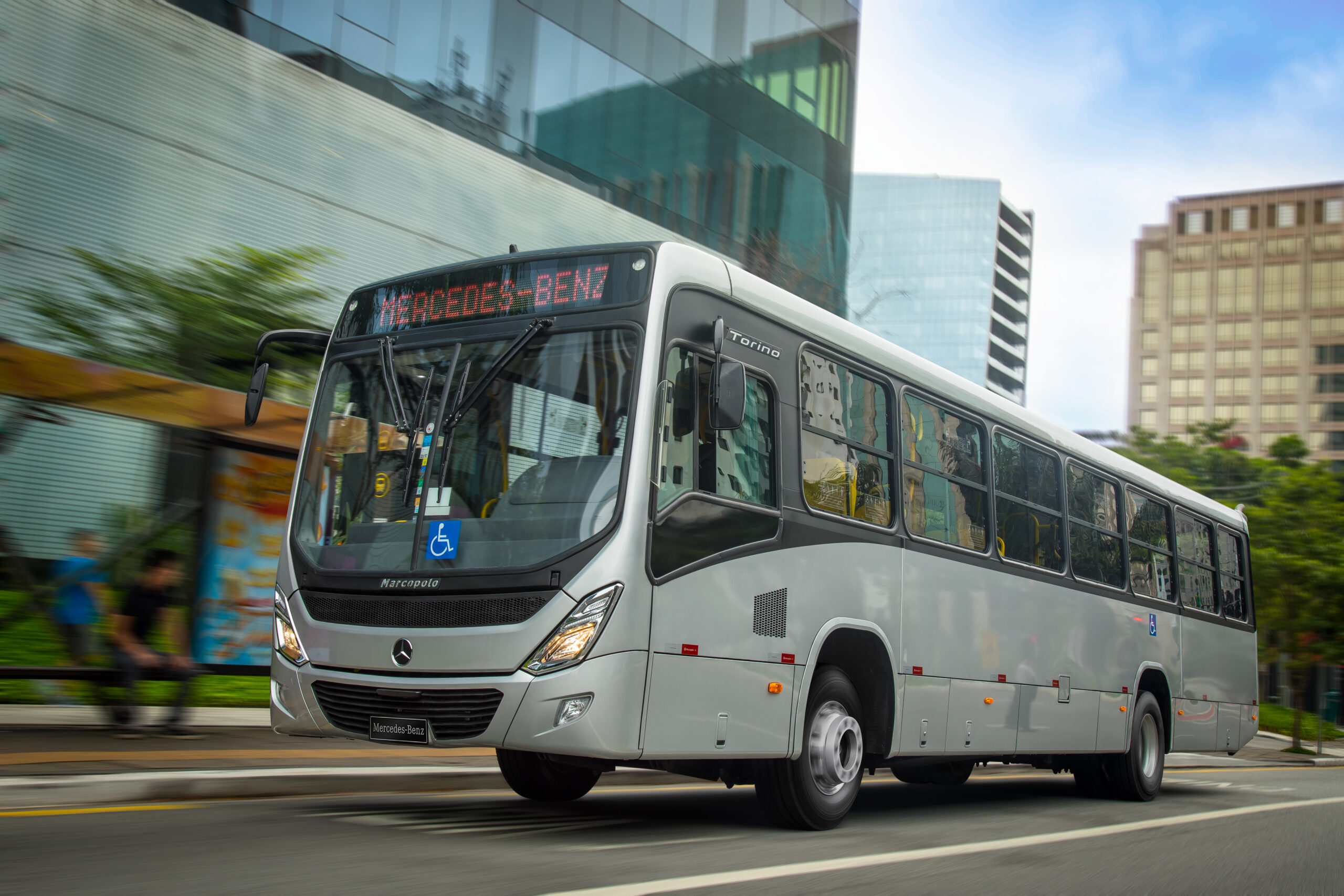 Vendas de ônibus crescem mais de 28% no Brasil e Mercedes-Benz lidera com folga