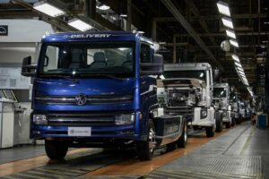 Caminhões e ônibus elétricos e a gás crescem no Brasil