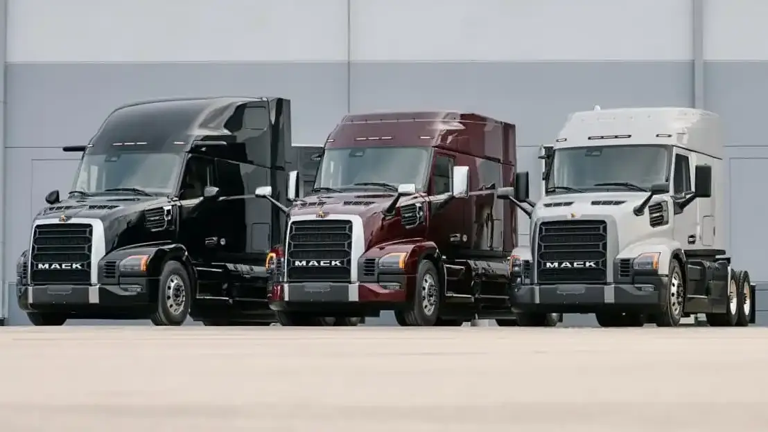 Mack Trucks, Pioneer