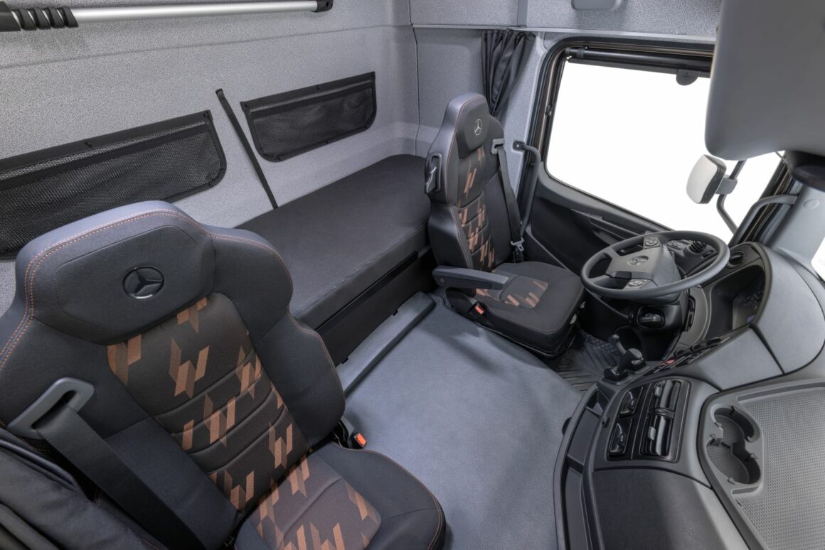 Mercedes-Benz Axor 2038 4x2 ganha novo motor e mostra condução com 40 t de carga