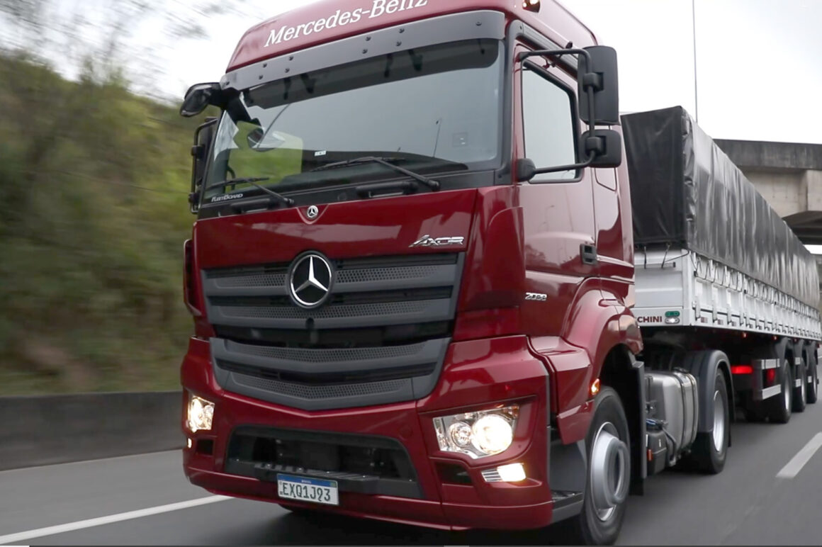 Mercedes-Benz Axor 2038 4x2 ganha novo motor e mostra condução com 40 t de carga