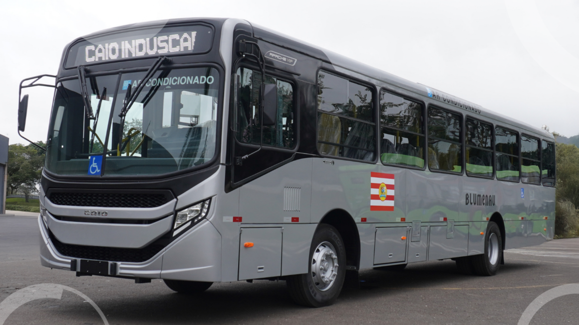 Caio entrega 53 ônibus Apache Vip para o transporte urbano de Blumenau