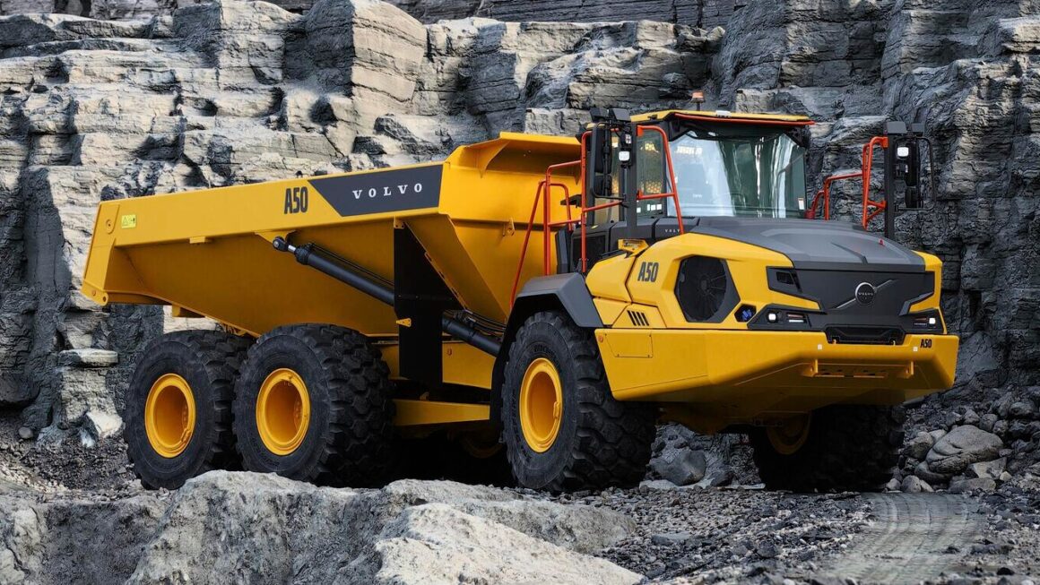 Fábrica da Volvo CE em Pederneiras (SP) completa 50 anos