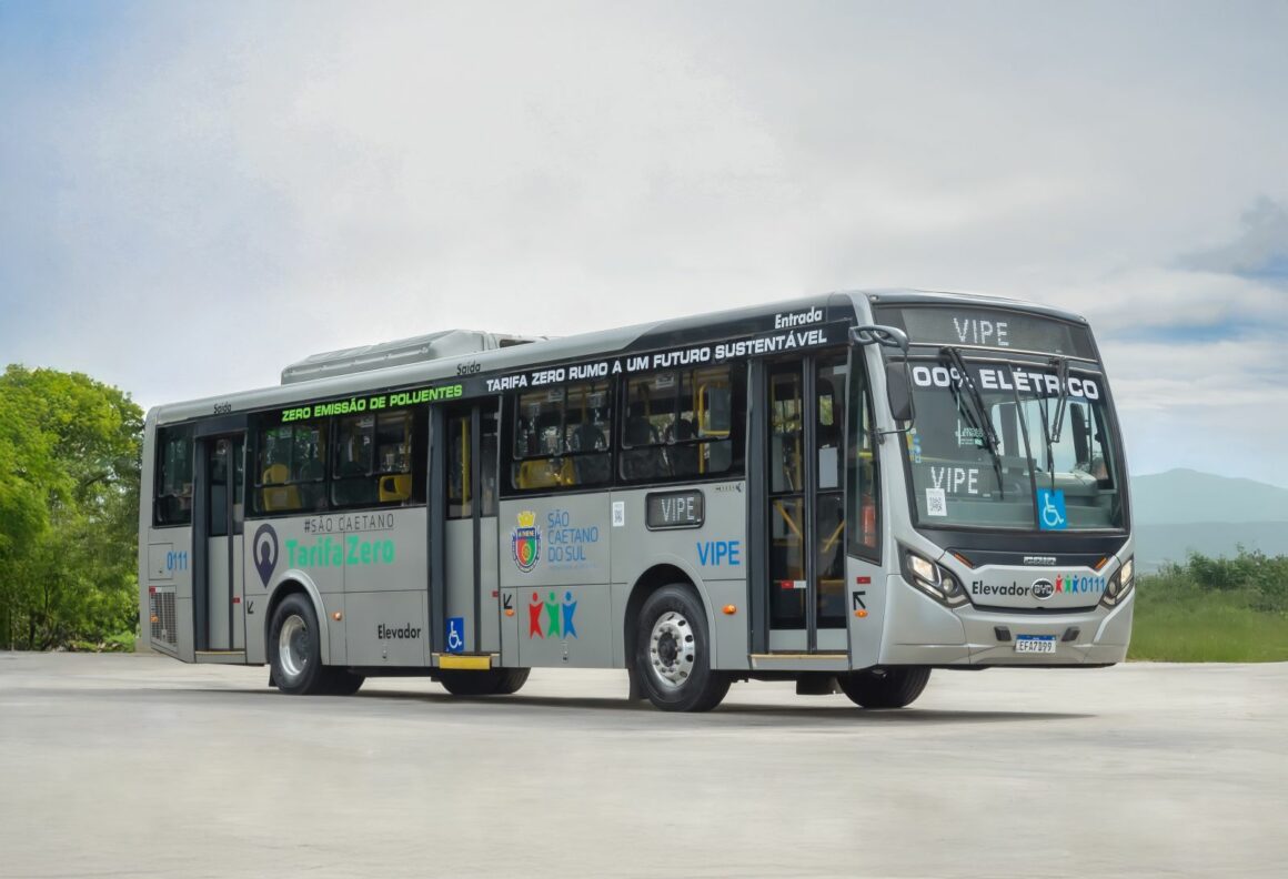 Em caminhões, exportações evitam tombo maior na indústria