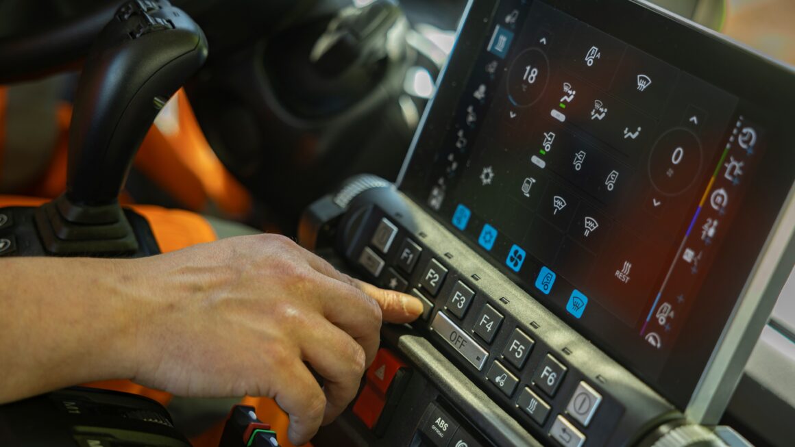 UNI-TOUCH, Unimog, Mercedes-Benz