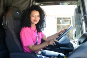 Mulheres avançam no transporte, mas enfrentam barreiras culturais e estruturais