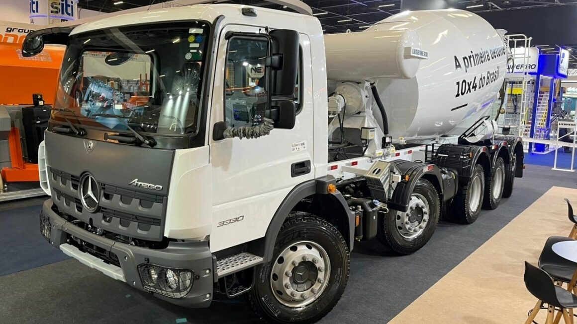 caminhão betoneira 10x4, Atego, Mercedes-Benz,