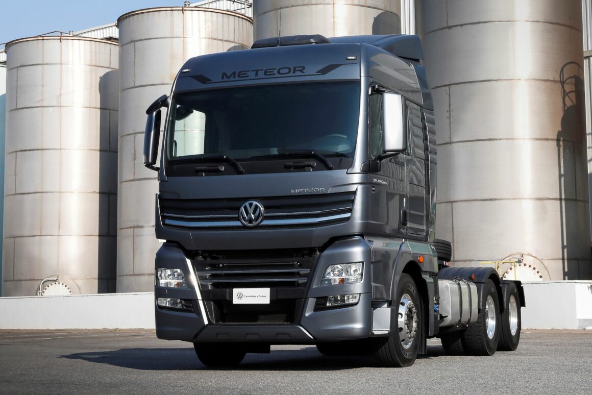 Caminhões 6x2 de 480 cv ganham força no Brasil com DAF, Iveco e Volkswagen