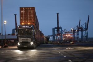 Volvo FH16 de 780 cv pede um novo desafio após histórico das 750 toneladas