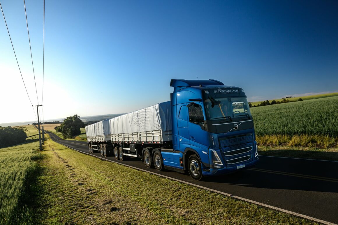 Em agosto, caminhões médios e semipesados emplacam mais que Volvo FH 540