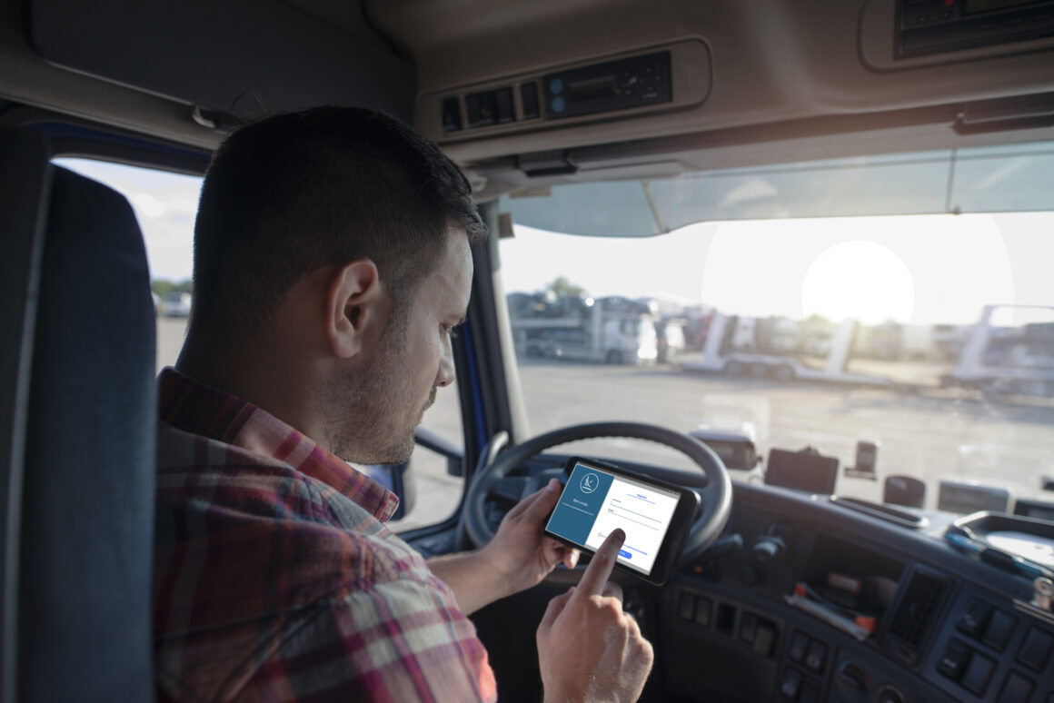 Transportadora digital: como funciona para embarcadores e caminhoneiros