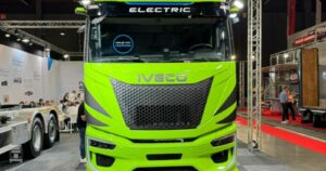 Iveco S-eWay aparece mais aerodinâmico em evento na Europa