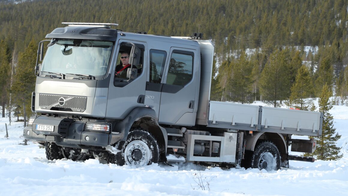 Volvo, FL 4x4, lançamento