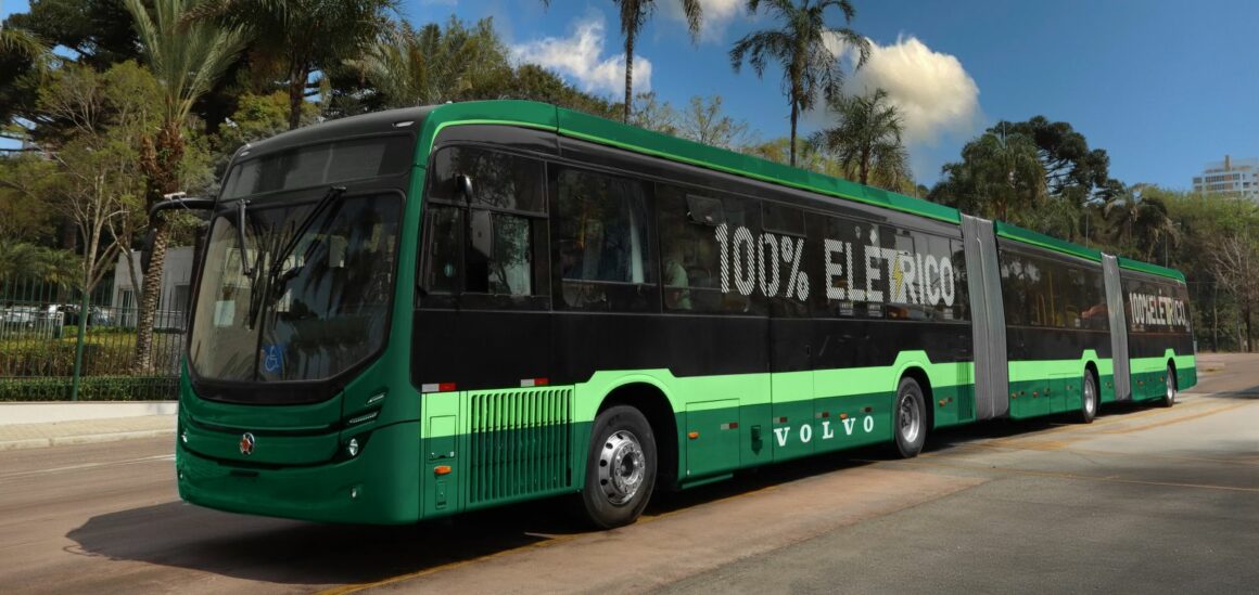 Volvo do Brasil estreia o maior ônibus elétrico do mundo e projeta retomada do mercado