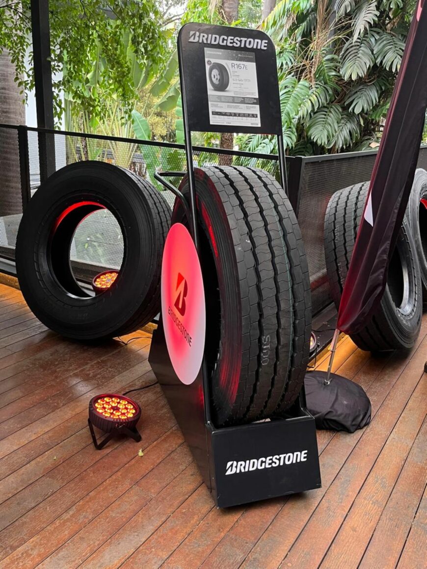 Bridgestone lança pneu R167E para ônibus urbanos e aposta em eletrificação