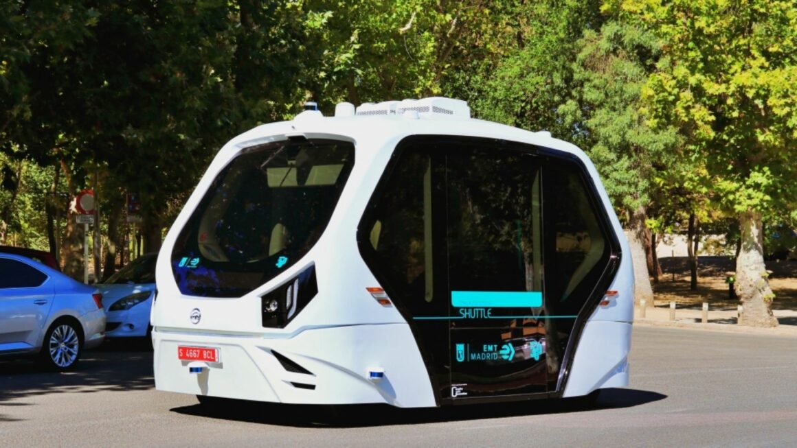 Micro-ônibus elétrico autônomo circula em Madri e é gratuito